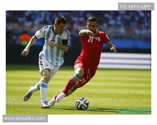 足球明星魅力四射的精彩瞬间与动人画像欣赏 足球明星魅力四射的精彩瞬间与动人画像欣赏