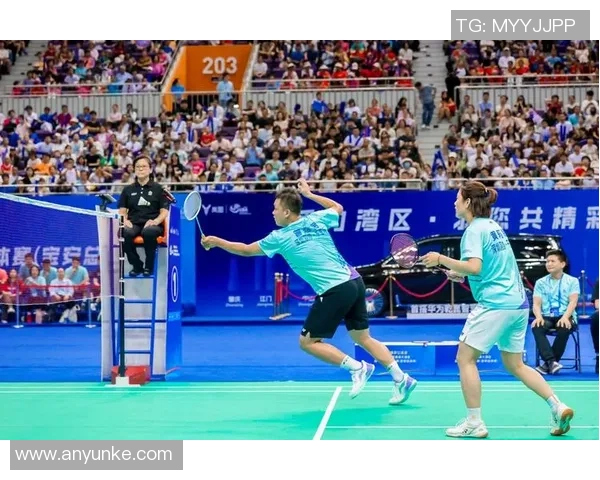 重庆羽毛球队在杯赛积分榜上以100分稳居第一名展现强劲实力 重庆羽毛球队在杯赛积分榜上以100分稳居第一名展现强劲实力